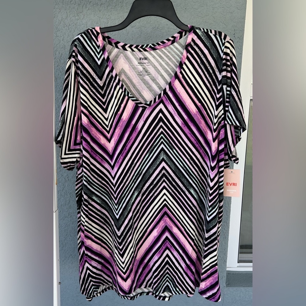 Evri NEW V-neck Stretchy Tunic Top Size 2X Zigzag Colorful